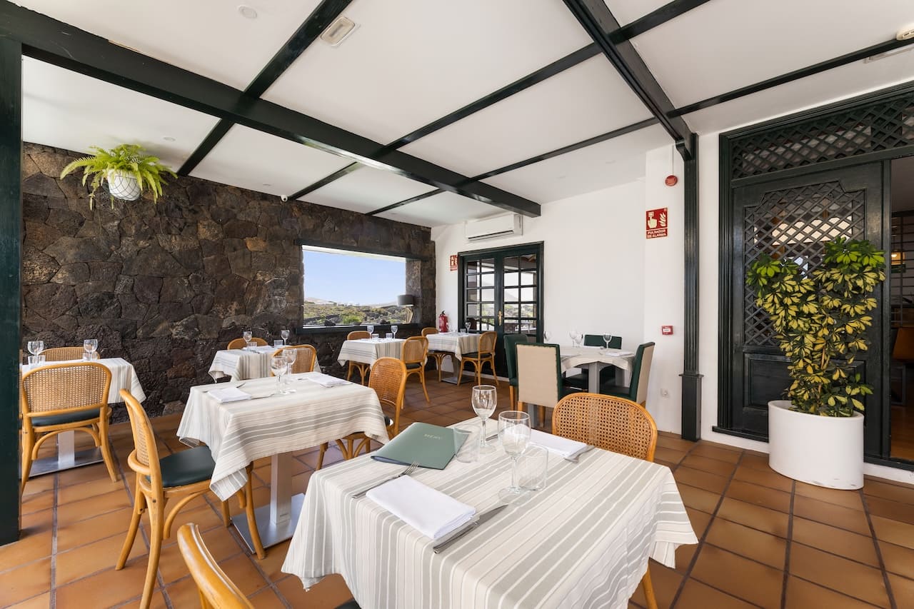 Finca La Florida restaurant dining room